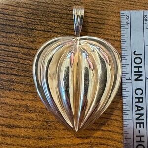 Milros 14K Yellow Gold Ribbed Puff Heart Pendant Scalloped Italy 3.1g 0.109oz